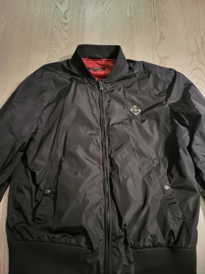 Sprillans ny, använd fåtal tillfällen  - Snygg skaljacka .