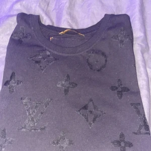  louis vuitton  - louis vuitton t shirt st M