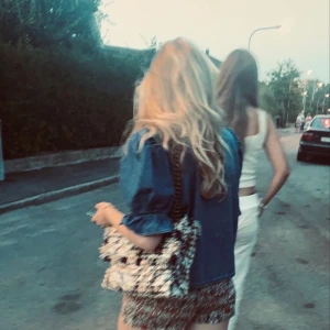 Kurt geiger  - Säljer min älskade kurt geiger väska! Jag älskar den verkligen men har köpt en annan väska så är tvungen att sälja då den inte komemr till användning! Har även lagt ut denna på ett annat konto så ni vet. Pris kan diskuteras❤️❤️❤️