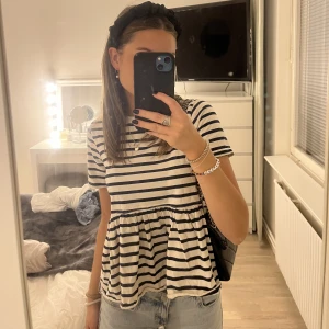 Randig tshirt med volang - Från zara, randig tshirt med volang som aldrig kom till användning 