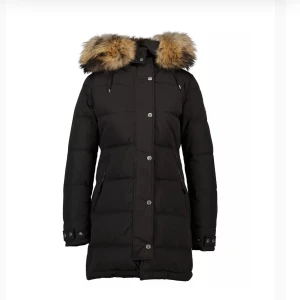 Hollies ”Subway” vinterjacka strl 38 - Säljer min vinterjacka som är inköpt november 2021. Använd endast en vinter och är i mycket bra skick. Nypris: 5299kr mitt pris: 2900kr
