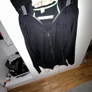 Hugo boss tröja - Hugo boss tröja storlek l pris kan diskuteras 