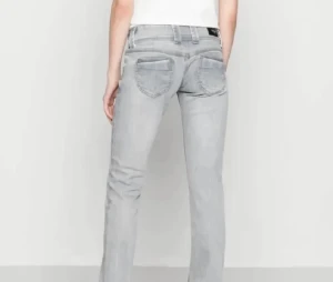 pape jeans❤️ - säljer dessa jätte fina pape jeansen pgr av att dem är förstora ❤️skriv för egna bilder och info