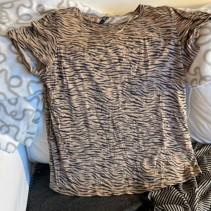 Tshirt - Tshirt, xlnt från kappahl