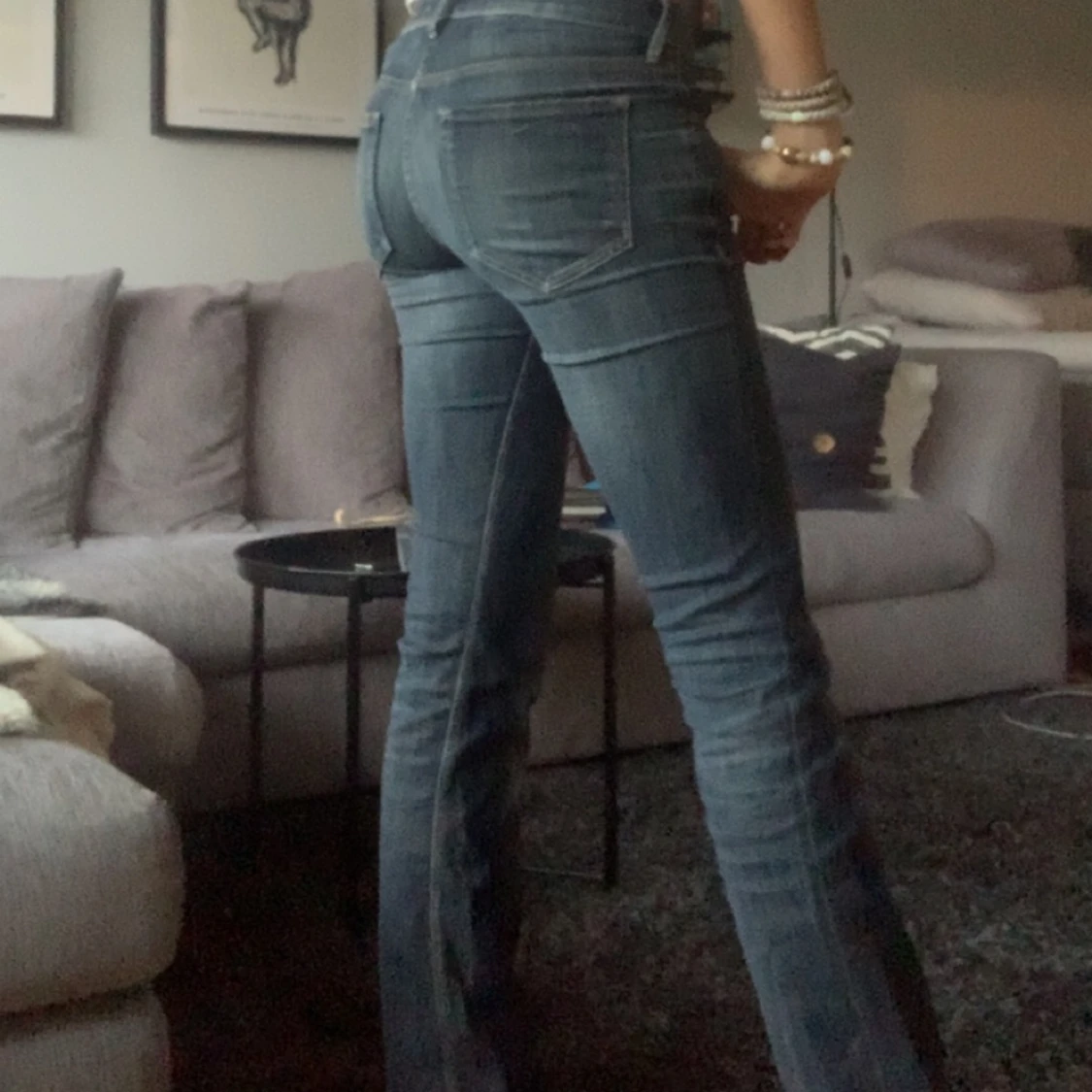  Mörkblå lågmidjade jeans