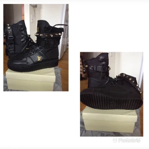 Höga sneakers - Höga sneakers, liknar bots. Endast provat,tyvärr för stora i storleken. Jag beställde 38,men dom är definitivt större. Tror passar 38,5 eller även 39. Så,dom har ingen användning.  Finns centralt i Södertälje. 