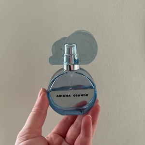 ariana grande cloud 30ml - lite mer än hälften kvar