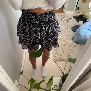 Storlek xs - Super fin volangkjol från Chelsea, aldrig använd💓 frakt 66kr