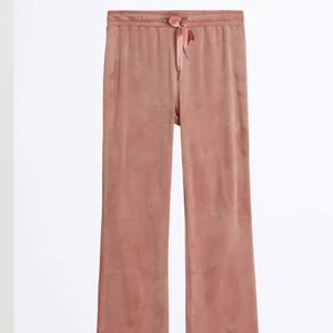 Mjukis set  - Säljer ett mjukis sett från ginatricot (både tröja och byxor, bilden är från deras hemsida). Säljer pga kommer inte till användning. 