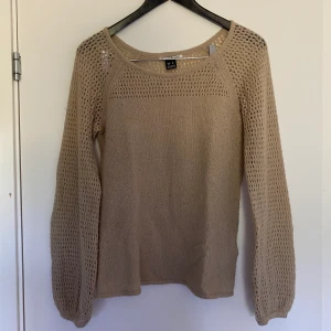 kofta - mysig beige kofta!