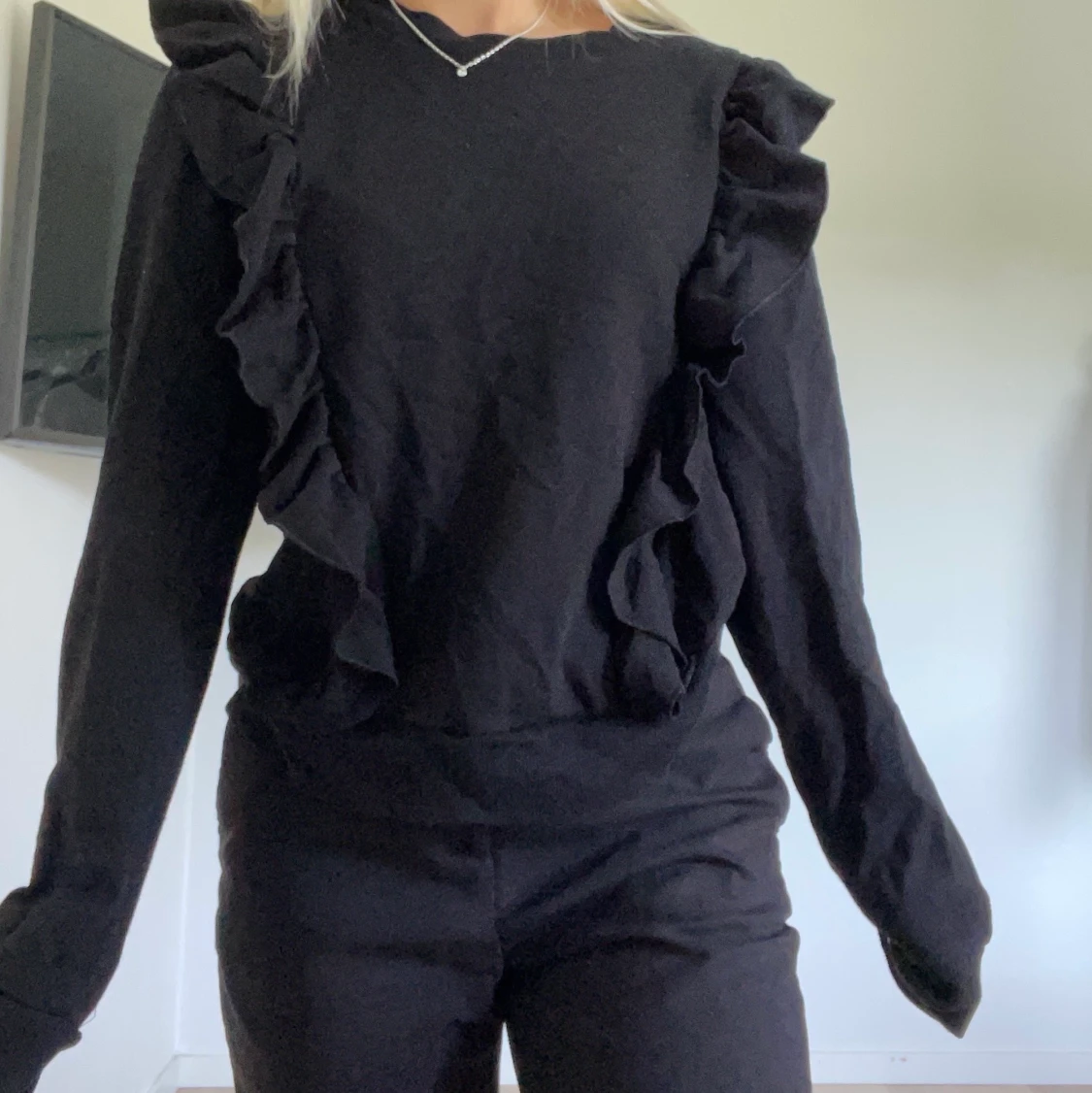 Svart volangtröja - 91
