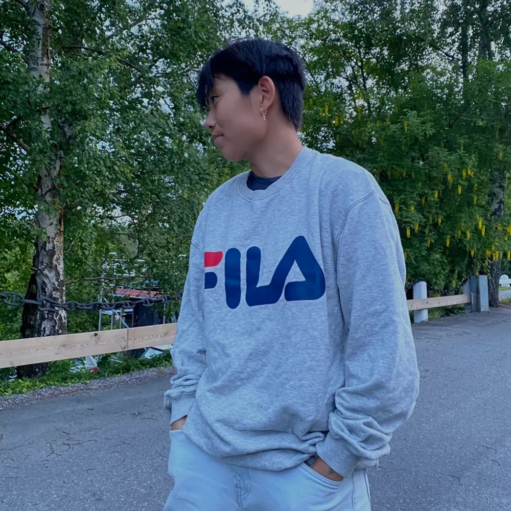 Nyskick sweatshirt från fila. Frakten tillkommer. Tröjor & Koftor.