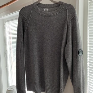 CP company size L - Stickad CP tröja, använd 1 gång 