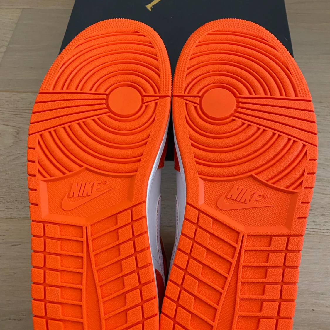 Jordan 1 Mid Electro Orange - 91