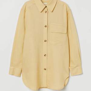 Jätteskön gul skjortjacka från H&M som aldrig har använts💞