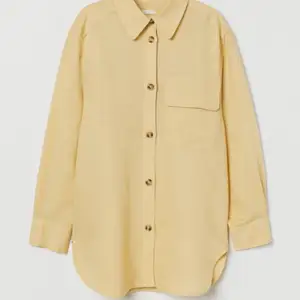 Jätteskön gul skjortjacka från H&M som aldrig har använts💞
