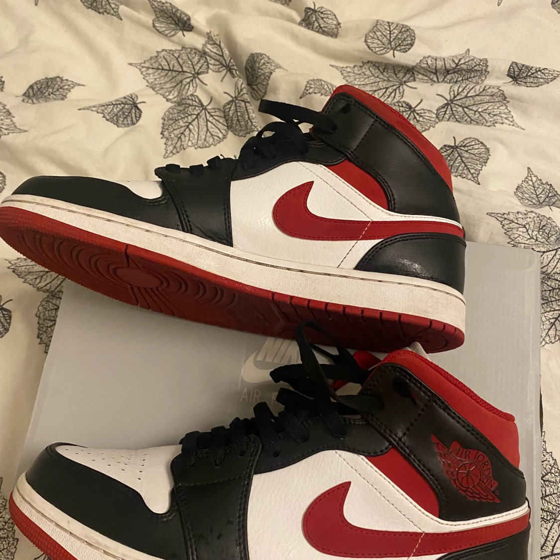Jordan 1 gym red 