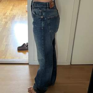 Säljer dessa snygga och långa jeans från Zara - aldrig använda. 