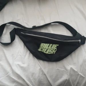 Liten väska  - En liten billie eilish väska, helt oanvänd 