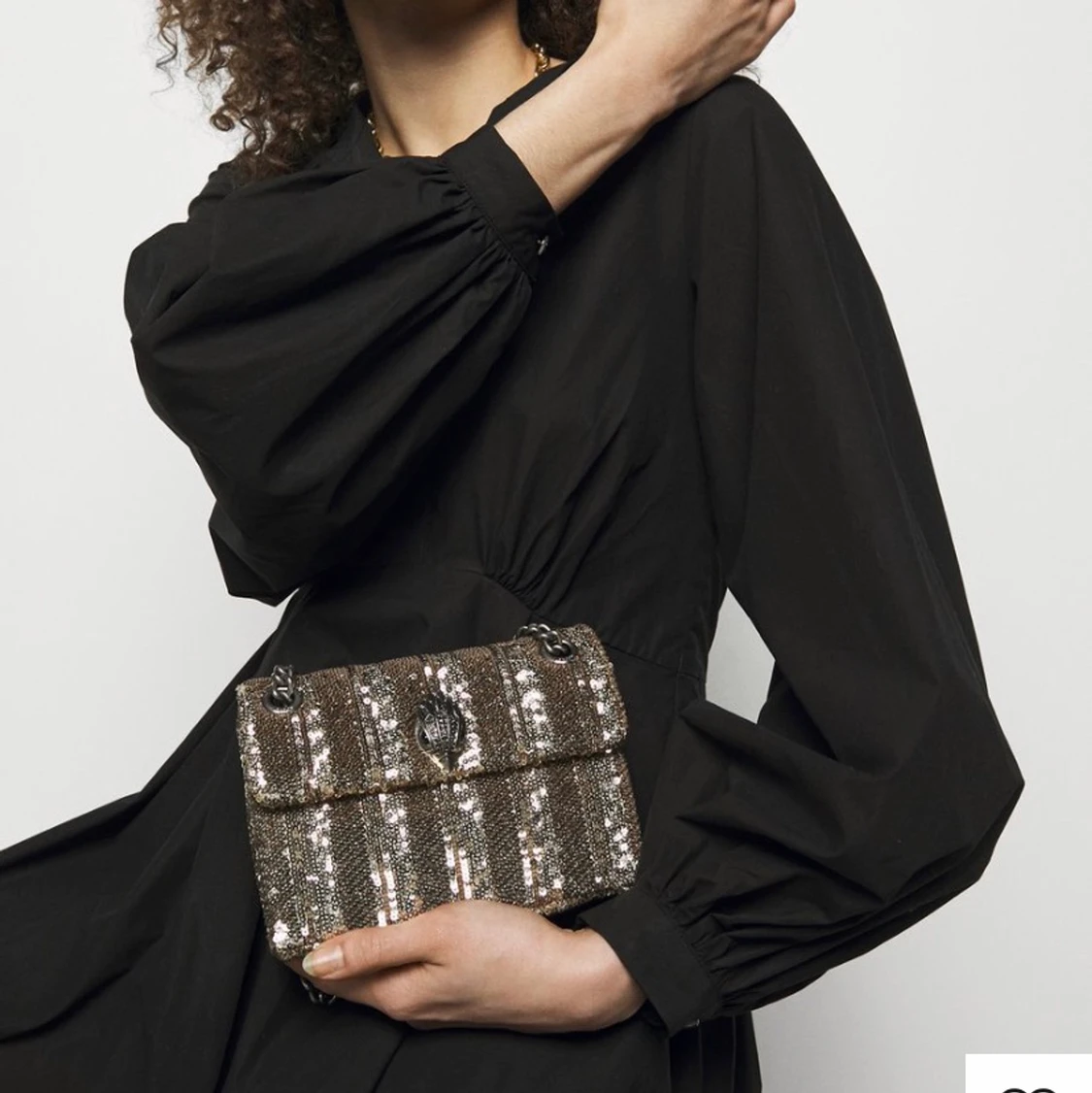 Slutsåld Kurt Geiger väska i guld paljetter - 90