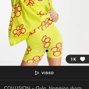 Sött set  - Missade att skicka tillbaka det som inte satt bra så säljer det här istället.                                    Sett men två shorts och en t-shirt.                          Olika storlekar shorts i storlek 40 och 44, lite små i storlekarna men så går att ha även om man har en storlekar mindre.                                 T-shirten är oversised och i storlek 42.  Köpta på asos.  Pris vid köp av set, 160kr och endast ett par shorts 50kr 
