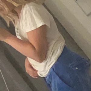 Juicy byxor blå xxs - Hej! Jag säljer mina juicy byxor som jag har använt 3 ggr köpte dom förra veckan, dom är så snygga men är tyvärr alldeles för stora för mig då jag är kortväxt och 1.43 lång.  