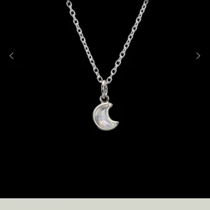 Maria Nilsdotter  - Säljer detta fina halsband från Maria Nilsdotter . Sparsamt använt. Säljer för 1500