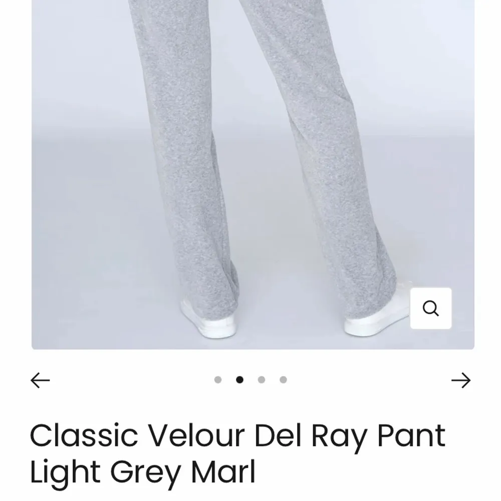 Jag säljer ett par ljus grå juicy byxor i storlek xxs pågrund av att byxorna få tal gånger kommer till användning. De är i bra skick utöver att en av knapparna på snörerna har fallit av, men är inget som märks av. Inte omöjligt med pris förändringar!. Jeans & Byxor.