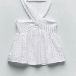 Zara topp - Köpt nyss här på plick men den var inte min stil❤️Eftersom den är väldigt efterfrågad så är det högre pris. KÖP INTE DIREKT!!!