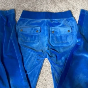 Juicy couture set  - Säljer mitt juicy couture set då de inte passar längre och är typ helt oanvänt. Köpte de för 1100kr