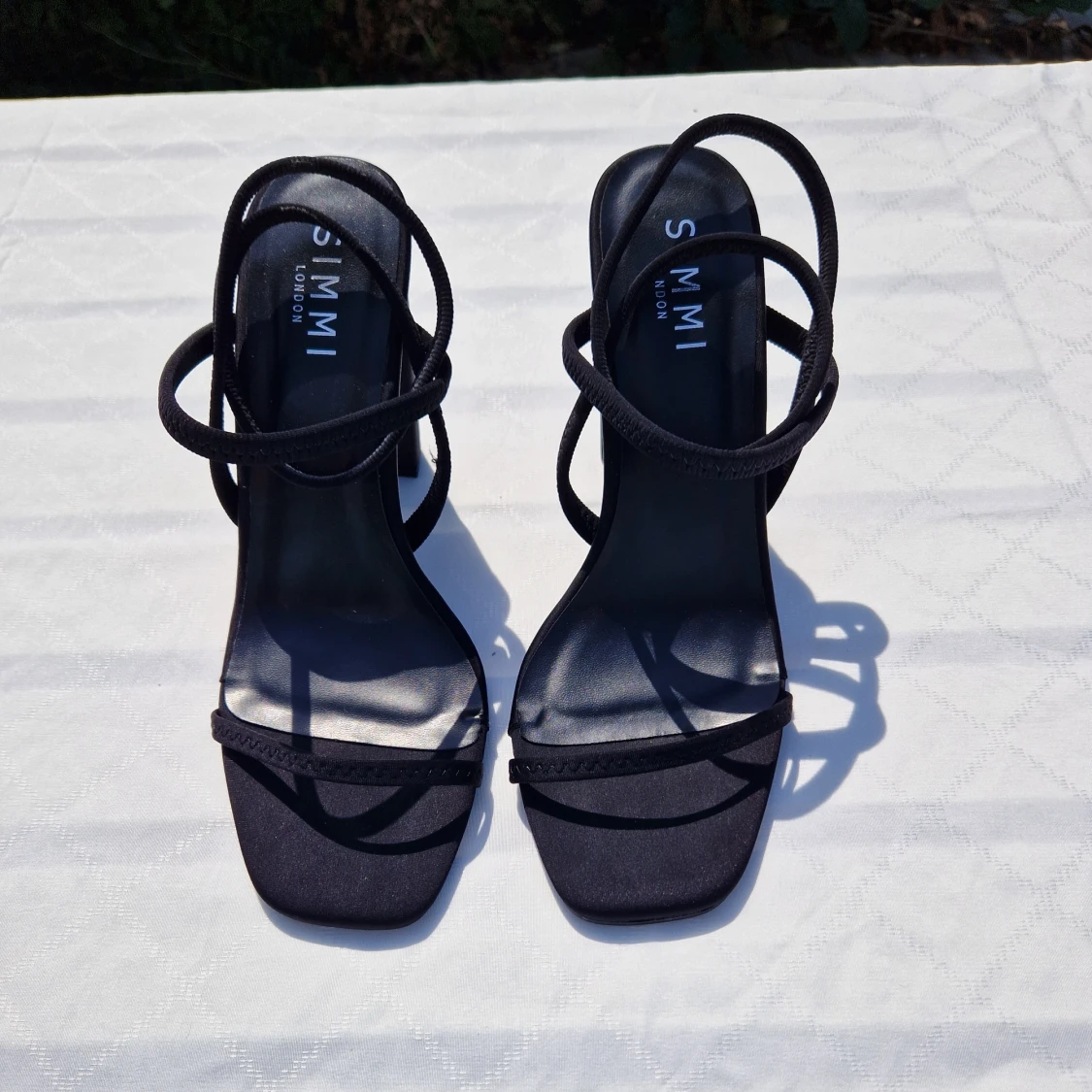 Högklackade svarta skor wide fit, strl 41