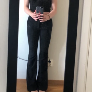 Kostymbyxor från Lindex - Dessa jätte fina lågmidjade kostymbyxor köpte jag på loppis för någon månade sen. Har använt dem en gång och dem är som i nyskick. Dem är så bra i längden för mig som är 169 cm lång!  