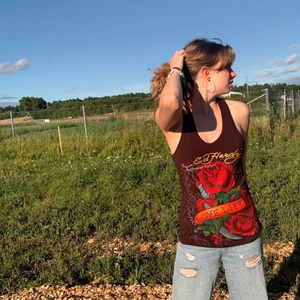 Ed Hardy linne  - Svinsnyggt Ed Hardy linne som inte kommer till användning. Det står typ ingen storlek men passar mig som är en S. Pris kan diskuteras 😉