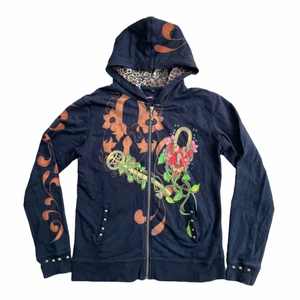 Extreme girl hoodie - !-50%! ascool hoodie med massa detaljer! står ingen storlek men skulle säga att den passar upp till en L beroende på hur man vill att den ska sitta💋