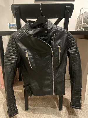 Skinnjacka - Nyskick  