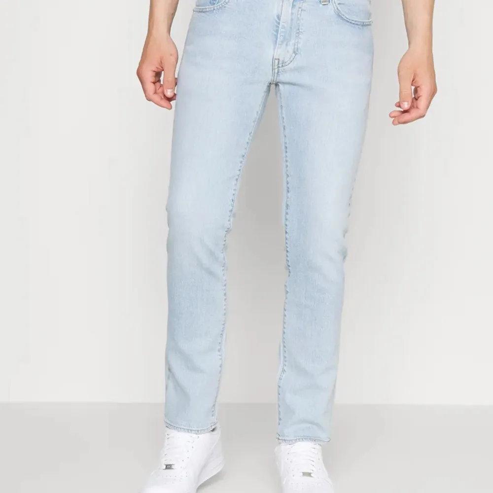 Levi’s 511 ljusa jeans Slimmade jeans som passar perfekt till våren och sommaren! Om du vill diskutera pris eller har frågor så är det bara att skriva!. Jeans & Byxor.