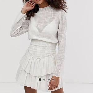 Studentklänning  - Studentklänning som inte blev använd så är i nyskick!💕strl S & nypriset är 520 kr😚 använd gärna köp nu 🥰