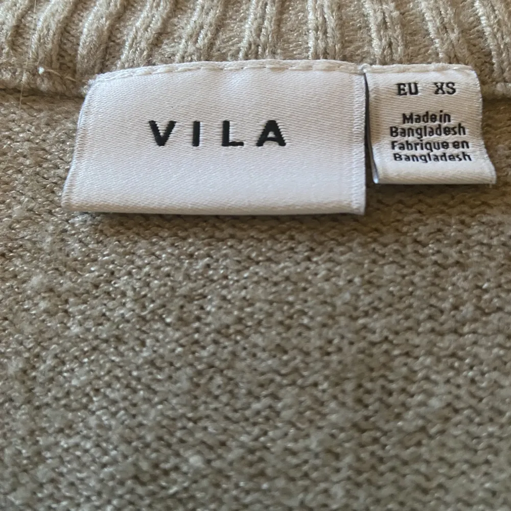 Säljer min stickade tröja från Vila i storlek XS (sitter som S oxå) 💓. Stickat.