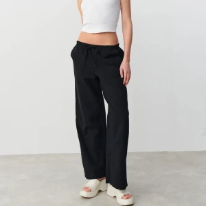 Linnebyxor  - Intressekoll på mina linnebyxor från Gina. Nya och oanvända. Så himla fina men lite för stora för min smak. Säljer endast vid bra pris. Slutsålda på hemsidan.