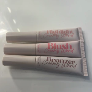 Makeupmekka Creamy wands - Endast testade creamy wands från makeupmekka Slutsålda nypris 387kr BRONZER SÅLD ❣️BLUSHEN SÅLD❣️Öppen för prisförslag och byten