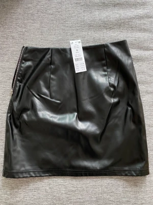Leather Skirt/Kjol from Calzedonia *New* - New faux leather skirt from Calzedonia Nypris: 279kr