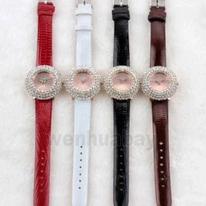 Super Häftig Dam Strass Klocka  - Färg , vit och svart kvar  279kr/st  Frakt 39kr 