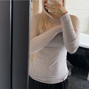 Intimissimi tröja  - Säljer den a snygga intimissimi tröjan då jag inte tycker att jag passade i färgen, nyskick