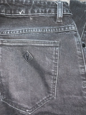 svarta Abrand Jeans - lite urtvättade  nypris: 500kr  