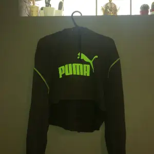 Puma hoodie, dam storlek M, använd, cropped. Använd 
