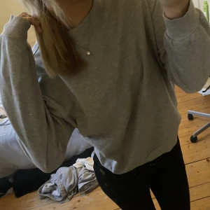 Tröja - Basic grå tröja, super skön❤️
