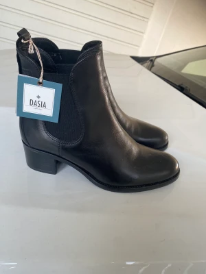 Boots, Daisa - Boots från Scorette, märke:Daisa. Oanvända, strl 38… nypris 1099kr