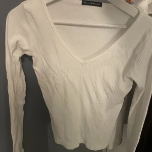 Lång ärmad topp  - Lång ärmad topp ifrån brandy Melville säljs pga att den inte används lika mycket som förut. 