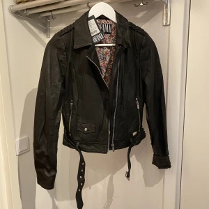 Jofama Kenza 3  - Aldrig använd, prislapp kvar.  Nypris 3495kr. 