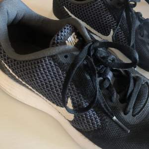 Sköna löparskor från Nike som har blivit för små! Storlek 39.